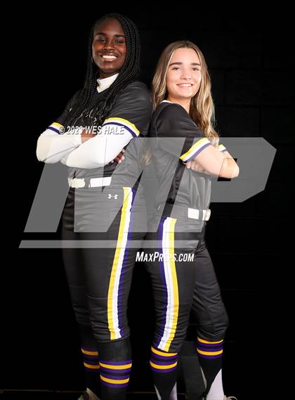 Thumbnail 2 in DeSoto Central (Senior Photoshoot) photogallery.
