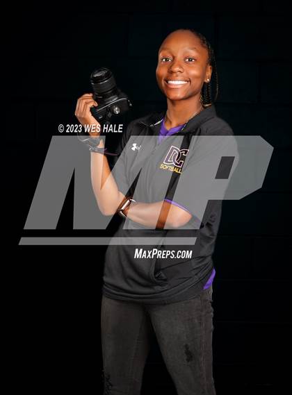 Thumbnail 2 in DeSoto Central (Senior Photoshoot) photogallery.