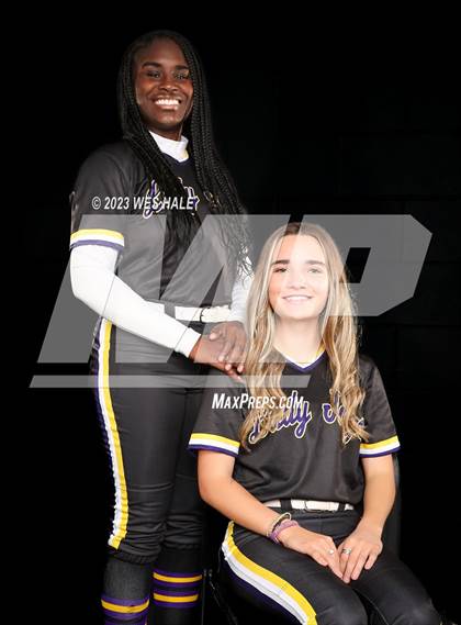 Thumbnail 2 in DeSoto Central (Senior Photoshoot) photogallery.