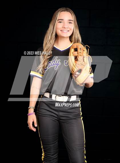 Thumbnail 1 in DeSoto Central (Senior Photoshoot) photogallery.