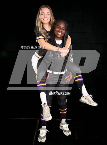 Thumbnail 2 in DeSoto Central (Senior Photoshoot) photogallery.