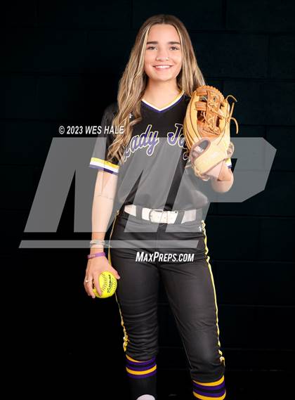 Thumbnail 1 in DeSoto Central (Senior Photoshoot) photogallery.