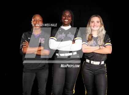 Thumbnail 3 in DeSoto Central (Senior Photoshoot) photogallery.