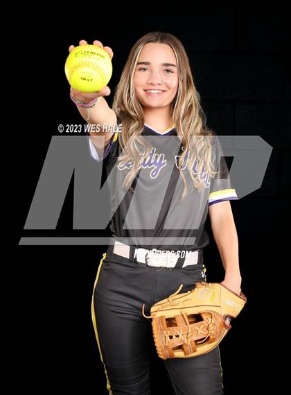 Thumbnail 3 in DeSoto Central (Senior Photoshoot) photogallery.