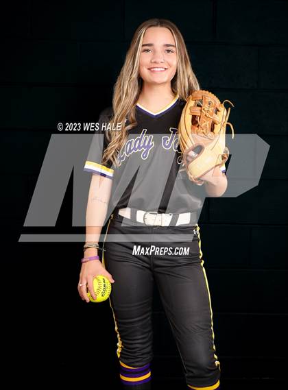 Thumbnail 2 in DeSoto Central (Senior Photoshoot) photogallery.