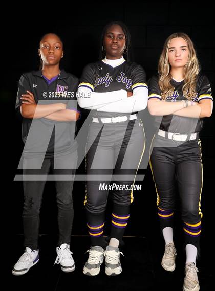 Thumbnail 3 in DeSoto Central (Senior Photoshoot) photogallery.