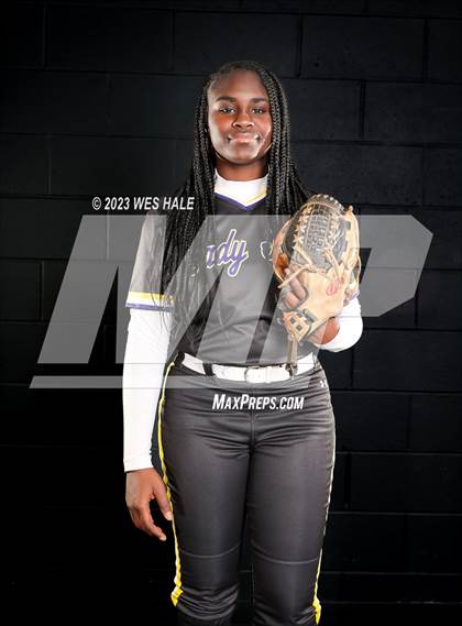 Thumbnail 2 in DeSoto Central (Senior Photoshoot) photogallery.