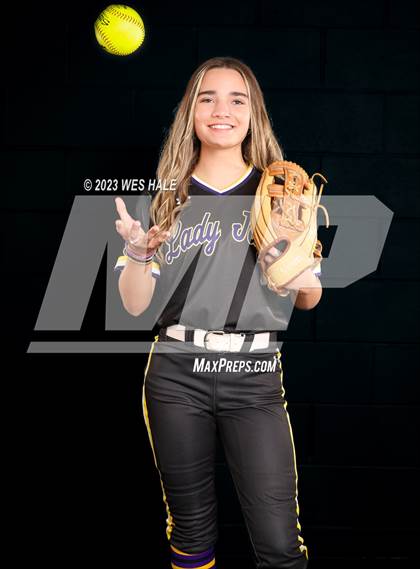 Thumbnail 2 in DeSoto Central (Senior Photoshoot) photogallery.