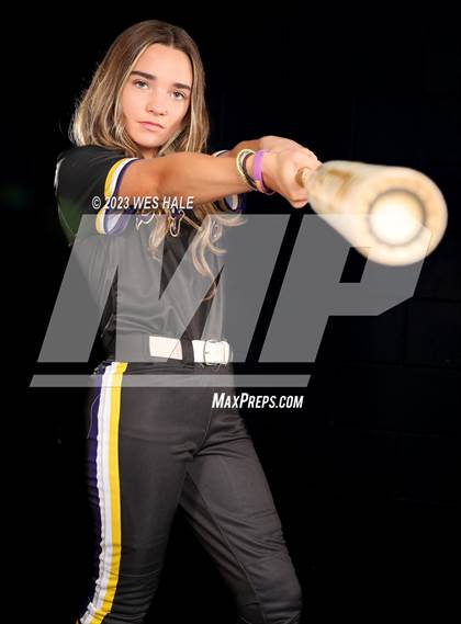 Thumbnail 2 in DeSoto Central (Senior Photoshoot) photogallery.