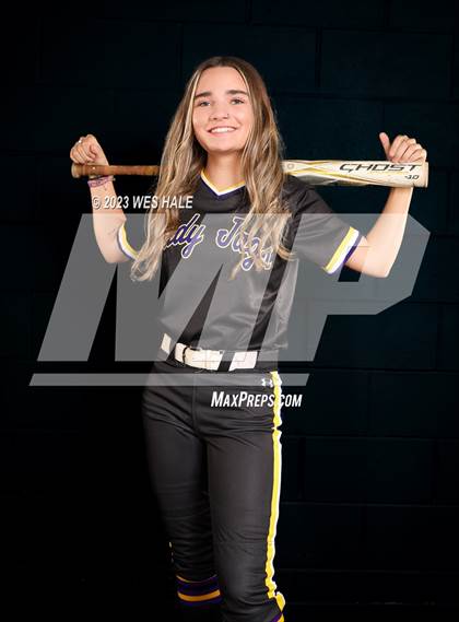 Thumbnail 2 in DeSoto Central (Senior Photoshoot) photogallery.