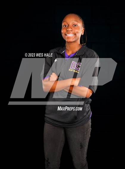Thumbnail 1 in DeSoto Central (Senior Photoshoot) photogallery.