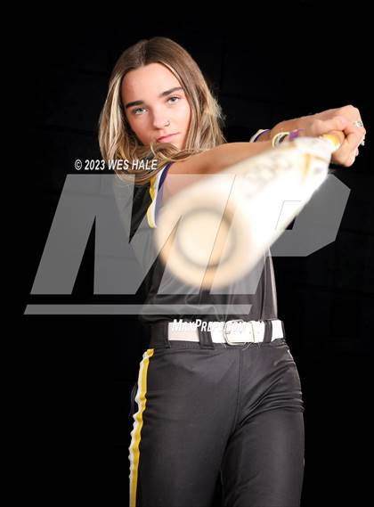 Thumbnail 1 in DeSoto Central (Senior Photoshoot) photogallery.