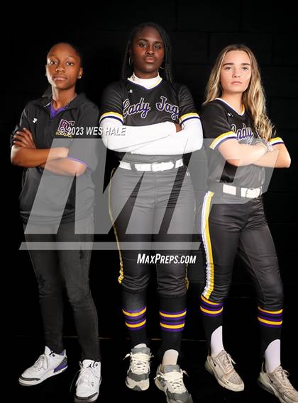 Thumbnail 1 in DeSoto Central (Senior Photoshoot) photogallery.