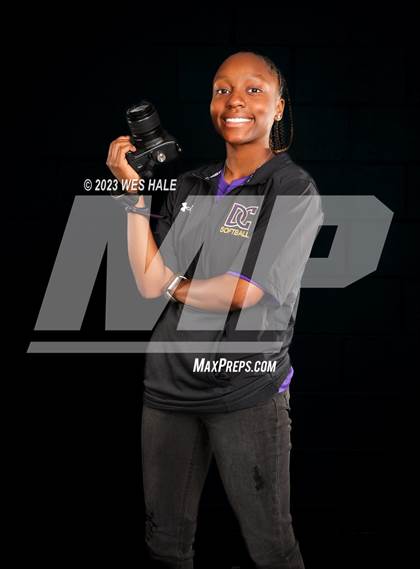 Thumbnail 3 in DeSoto Central (Senior Photoshoot) photogallery.
