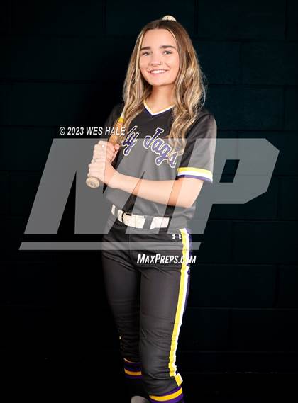 Thumbnail 3 in DeSoto Central (Senior Photoshoot) photogallery.