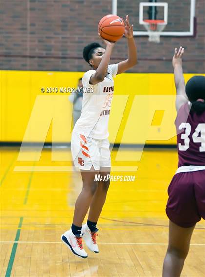 Thumbnail 2 in Hamilton vs. Eastside Catholic (Nike Tournament of Champions)  photogallery.