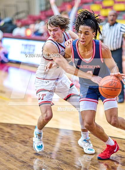 Thumbnail 2 in Lake Travis vs. Atascocita (McDonald's Texas Invitational) photogallery.
