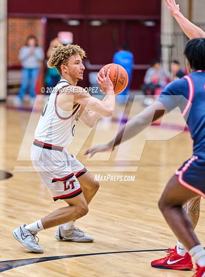 Thumbnail 2 in Lake Travis vs. Atascocita (McDonald's Texas Invitational) photogallery.
