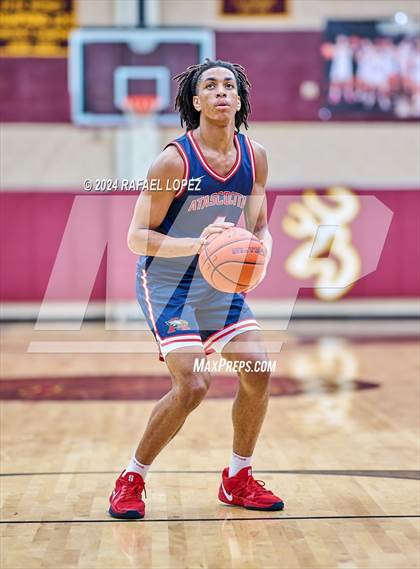 Thumbnail 2 in Lake Travis vs. Atascocita (McDonald's Texas Invitational) photogallery.