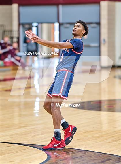 Thumbnail 1 in Lake Travis vs. Atascocita (McDonald's Texas Invitational) photogallery.