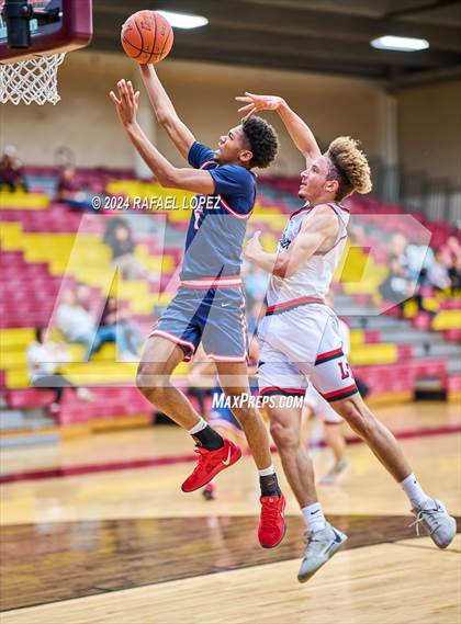 Thumbnail 1 in Lake Travis vs. Atascocita (McDonald's Texas Invitational) photogallery.