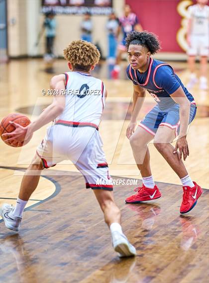 Thumbnail 3 in Lake Travis vs. Atascocita (McDonald's Texas Invitational) photogallery.