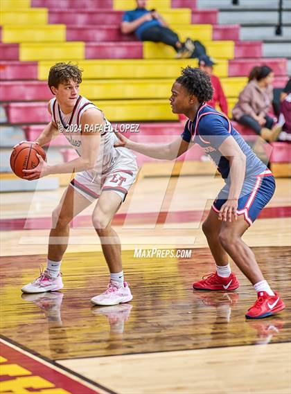 Thumbnail 1 in Lake Travis vs. Atascocita (McDonald's Texas Invitational) photogallery.