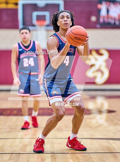 Thumbnail 2 in Lake Travis vs. Atascocita (McDonald's Texas Invitational) photogallery.