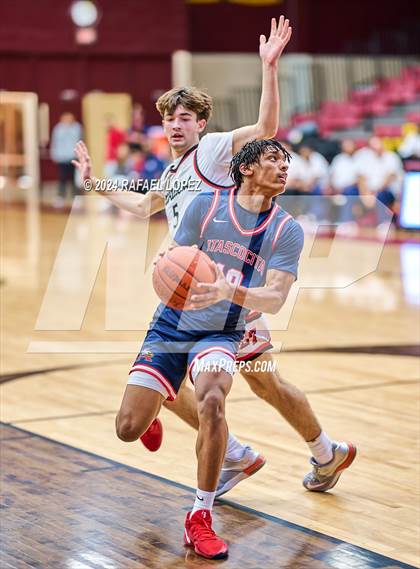 Thumbnail 1 in Lake Travis vs. Atascocita (McDonald's Texas Invitational) photogallery.