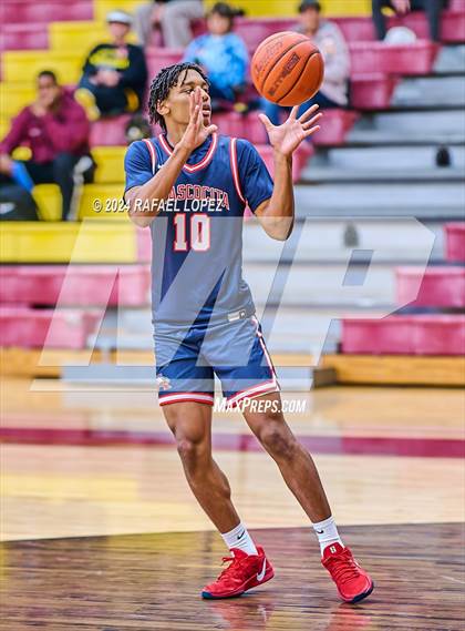 Thumbnail 1 in Lake Travis vs. Atascocita (McDonald's Texas Invitational) photogallery.