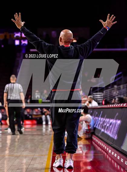 Thumbnail 2 in Mater Dei vs. St. Vincent-St. Mary (The Chosen One's Invitational) photogallery.