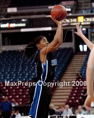 Thumbnail 2 in Windward vs. Sacred Heart Cathedral (CIF State D4 Final) photogallery.
