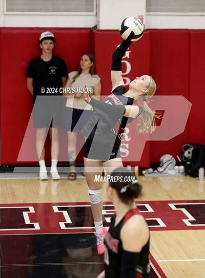 Thumbnail 3 in Marcos de Niza vs Mogollon (The Florence VB Invitational) photogallery.