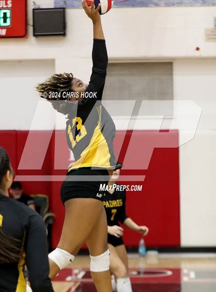 Thumbnail 3 in Marcos de Niza vs Mogollon (The Florence VB Invitational) photogallery.