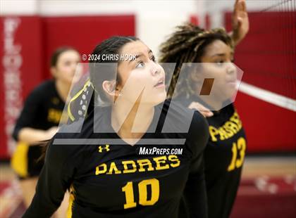 Thumbnail 2 in Marcos de Niza vs Mogollon (The Florence VB Invitational) photogallery.