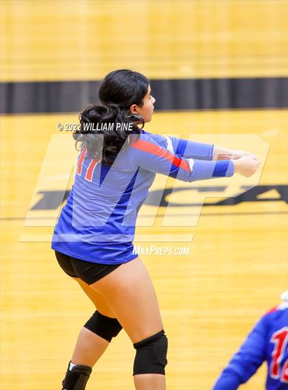 Thumbnail 3 in Blind Brook vs Burke Catholic (NYSPHSAA Class C Regional Semifinal) photogallery.