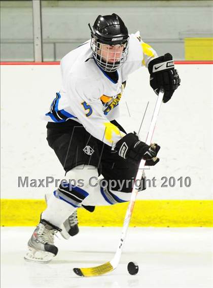 Thumbnail 2 in Trumbull vs. Avon (CIAC Division 2 Quarterfinal) photogallery.