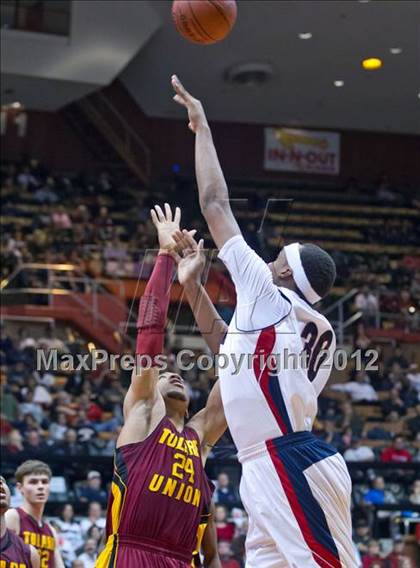 Thumbnail 1 in Tulare Union vs San Joaquin Memorial (CIF CS D2 Final) photogallery.