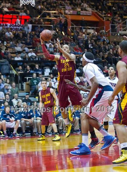 Thumbnail 1 in Tulare Union vs San Joaquin Memorial (CIF CS D2 Final) photogallery.