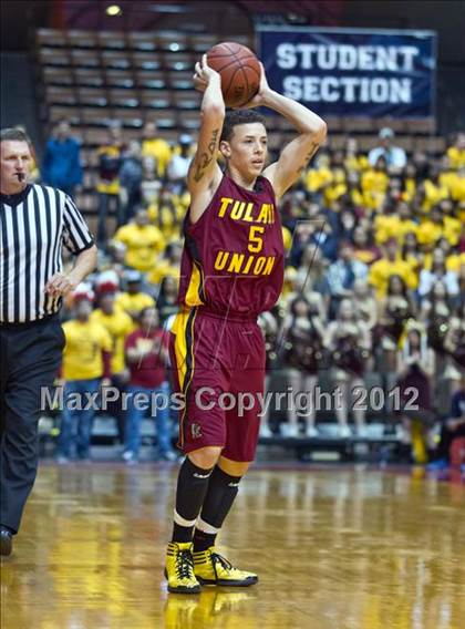 Thumbnail 1 in Tulare Union vs San Joaquin Memorial (CIF CS D2 Final) photogallery.