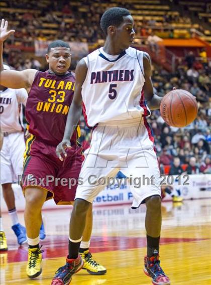 Thumbnail 2 in Tulare Union vs San Joaquin Memorial (CIF CS D2 Final) photogallery.