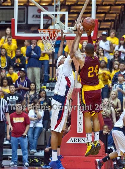 Thumbnail 3 in Tulare Union vs San Joaquin Memorial (CIF CS D2 Final) photogallery.