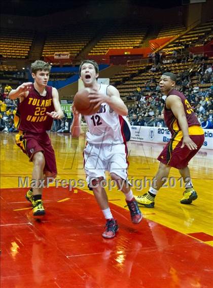 Thumbnail 3 in Tulare Union vs San Joaquin Memorial (CIF CS D2 Final) photogallery.