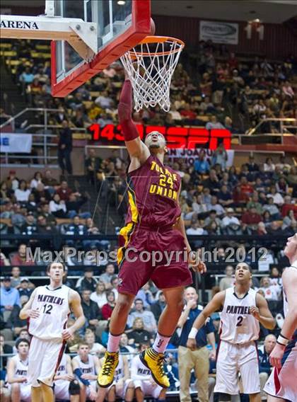 Thumbnail 3 in Tulare Union vs San Joaquin Memorial (CIF CS D2 Final) photogallery.