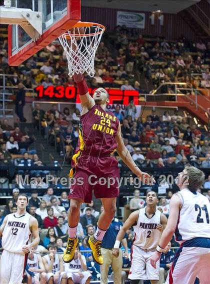 Thumbnail 2 in Tulare Union vs San Joaquin Memorial (CIF CS D2 Final) photogallery.