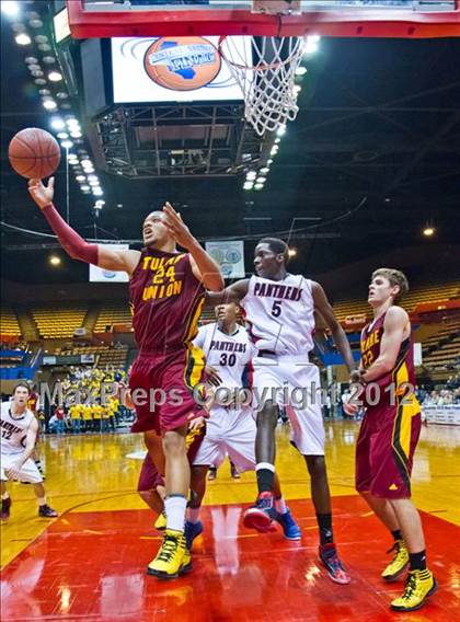 Thumbnail 3 in Tulare Union vs San Joaquin Memorial (CIF CS D2 Final) photogallery.