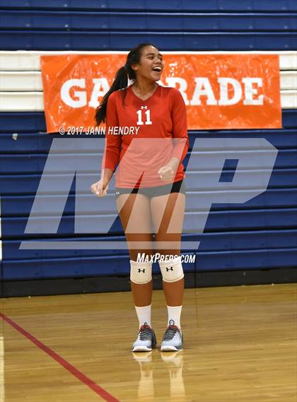 Thumbnail 3 in Kahuku vs Villa Park (Durango Fall Classic) photogallery.