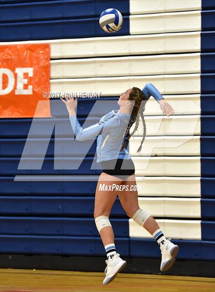 Thumbnail 3 in Kahuku vs Villa Park (Durango Fall Classic) photogallery.