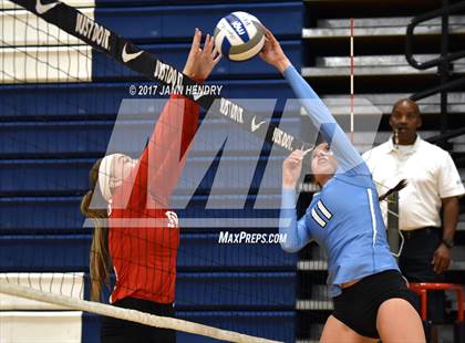 Thumbnail 3 in Kahuku vs Villa Park (Durango Fall Classic) photogallery.
