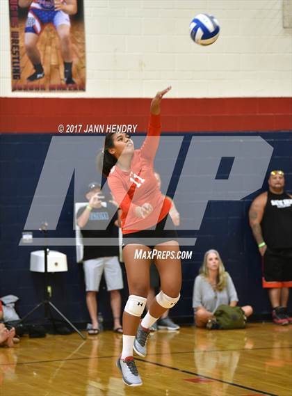 Thumbnail 2 in Kahuku vs Villa Park (Durango Fall Classic) photogallery.